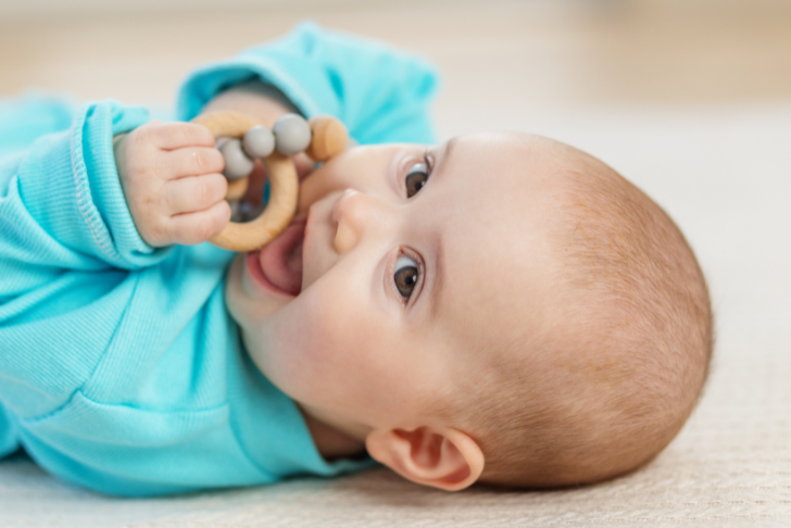 Bébé fait ses dents : que faire quand il hurle ?