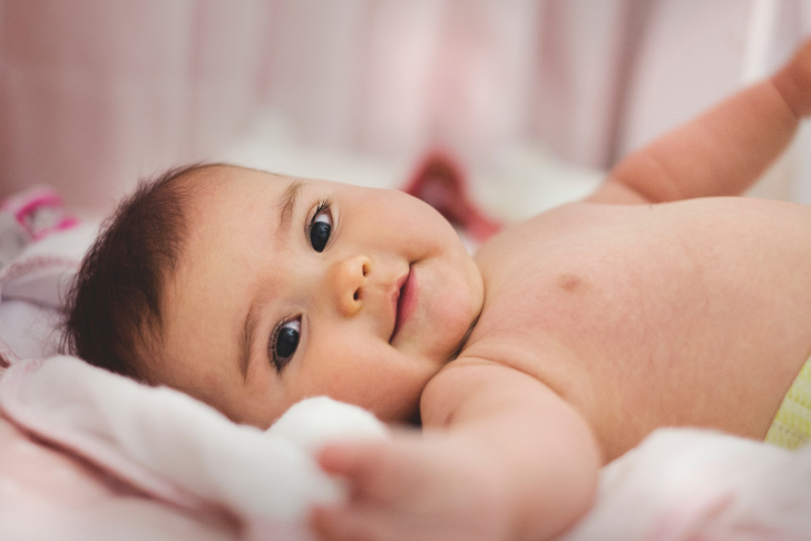 Comment nettoyer la peau sensible de bébé ?